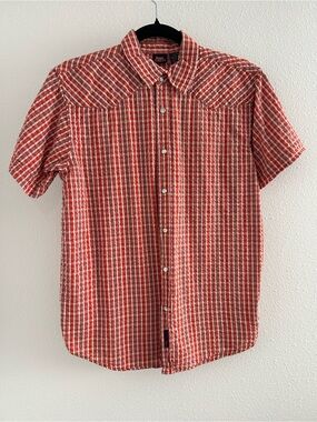Wrangler Red and White Short-Sleeve Button-Up Shirt